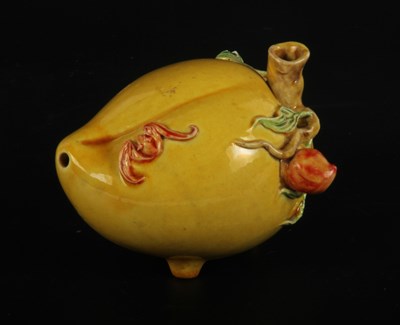 Lot 277 - A Chinese famille jaune glazed porcelain inkwell
