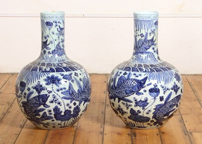 Lot 417 - A pair of large Chinese blue and white...