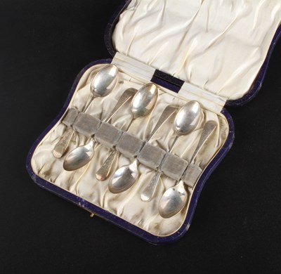 Lot 90 - A set of six George V silver teaspoons, with...