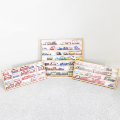 Lot 153 - A collection of diecast model cars, in a...