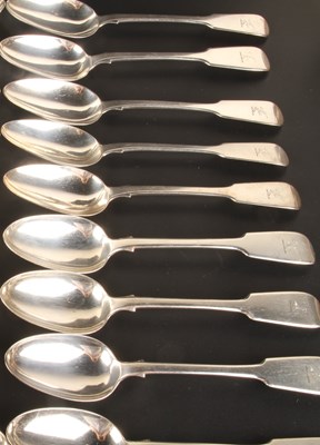 Lot 256 - A set of twelve William IV silver fiddle...