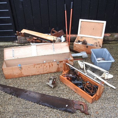 Lot 667 - A collection of hand tools and boxes