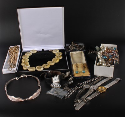 Lot 189 - A collection of jewellery, to include a pair...