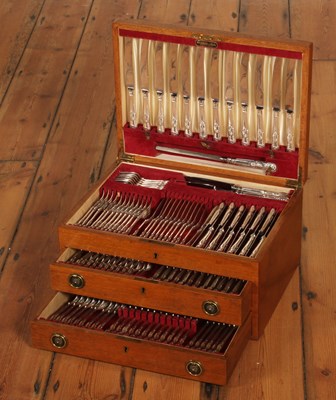 Lot 307 - An extensive silver plated Queen's pattern...