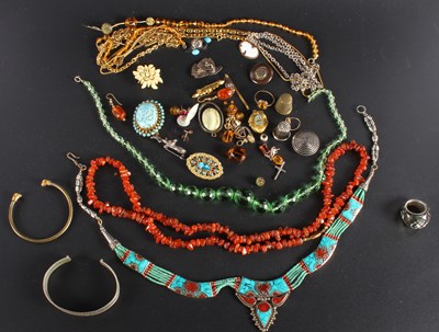 Lot 428 - A collection of jewellery, to include a...