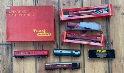 Lot 460 - A collection of model railway, to include a...