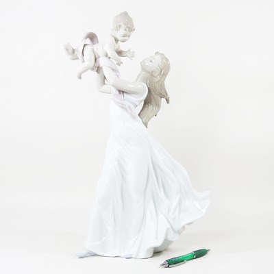 Lot 275 - A large Lladro figure My Little Sweetie Mother,...