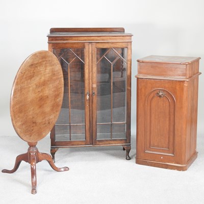 Lot 552 - An early 20th century glazed display cabinet,...