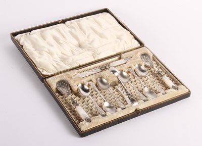 Lot 229 - A cased set of silver plated spoons and sugar...