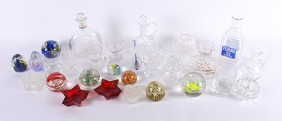 Lot 688 - A collection of mixed glassware