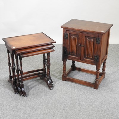 Lot 554 - A nest of three reproduction occasional tables