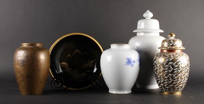 Lot 499 - A Japanese bronze vase and further porcelain...