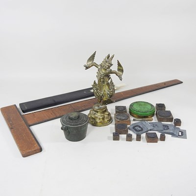 Lot 289 - A set of bronze graduated nested weights,...