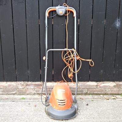 Lot 572 - A Flymo electric lawnmower