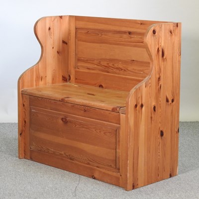 Lot 432 - A modern pine box settle