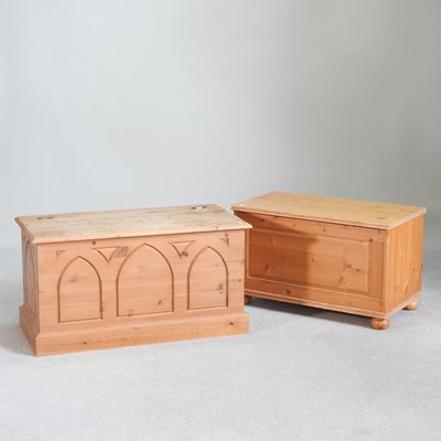 Lot 469 - A modern pine box, with a hinghed lid,...