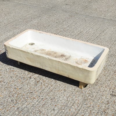 Lot 438 - A large white glazed butler's sink