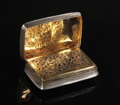 Lot 101 - A William IV silver vinaigrette, the top...