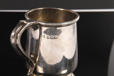 Lot 87 - A George V silver quarter-pint tankard,...