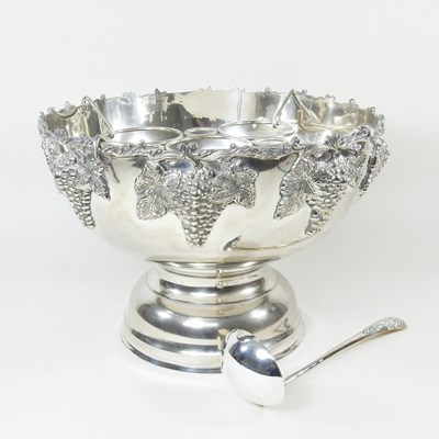 Lot 141 - A large modern plated punch bowl, with ladle