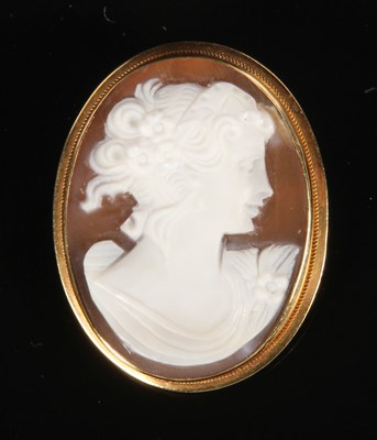 Lot 127 - A Victorian 18 carat yellow gold mounted...