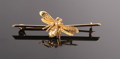 Lot 92 - A Victorian 15 carat yellow gold bee bar...