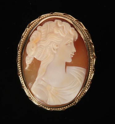 Lot 148 - A Victorian 9 carat yellow gold mounted carved...