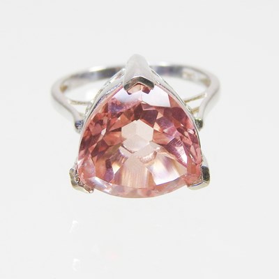 Lot 480 - A silver and morganite dress ring, size O, boxed