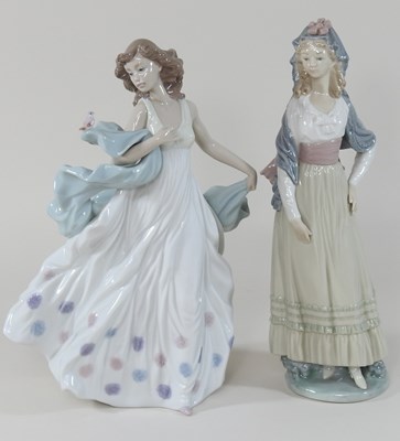 Lot 54 - A Lladro porcelain figure of a lady