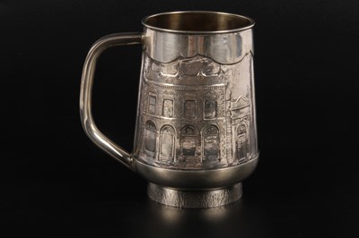 Lot 59 - An Elizabeth II silver tankard or trophy cup,...