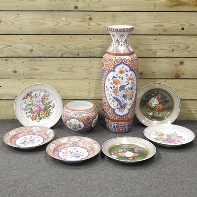 Lot 185 - A large Kaiser Ming pattern porcelain vase