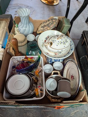 Lot 417 - A collection of mixed glassware, ceramics and...