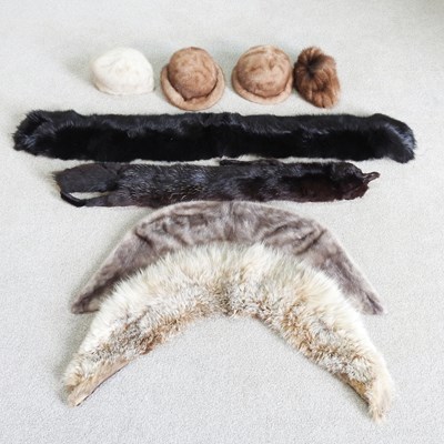 Lot 518 - A collection of fur hats and stoles (8)