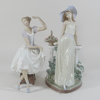 Lot 67 - A Lladro porcelain figure of a ballet dancer
