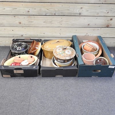 Lot 617 - A collection of French ceramics and table...