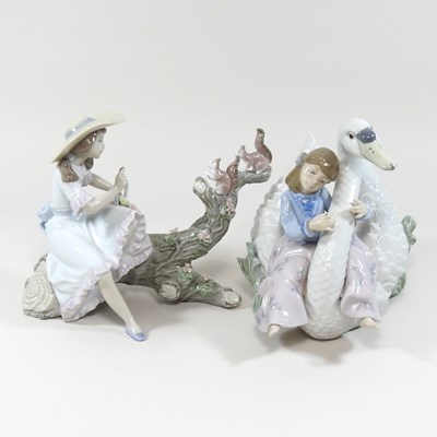 Lot 78 - A Lladro porcelain figure group
