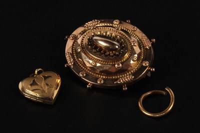 Lot 181 - A Victorian yellow metal mourning brooch,...