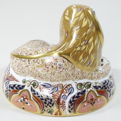 Lot 76 - A Royal Crown Derby paperweight in the form of a recumbent lion