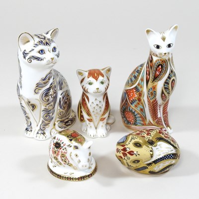 Lot 79 - A Royal Crown Derby limited edition paperweight in the form of a cat