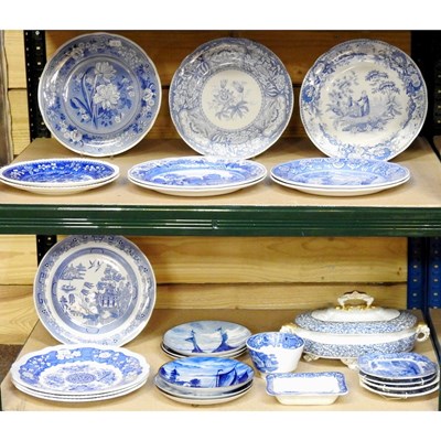 Lot 208 - A collection of blue and white china
