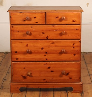Lot 375 - A pine chest of drawers, w.90cm