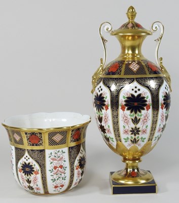 Lot 97 - A Royal Crown Derby 'Old Imari' pattern porcelain urn and cover