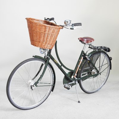 Lot 47 - A green Pashley ladies seventeen inch bicycle