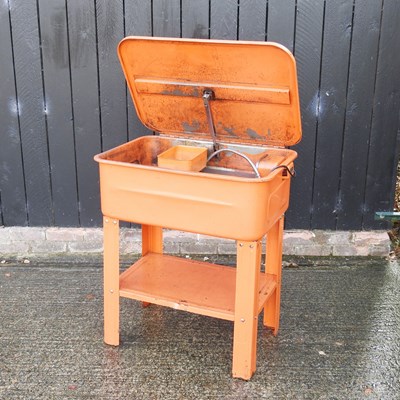 Lot 402 - A metal workshop parts cleaner