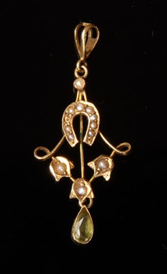 Lot 48 - An Edwardian Art Nouveau style peridot and...