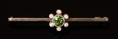 Lot 172 - A 9 carat peridot and diamond bar brooch, 2.4g