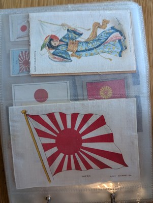 Lot 491 - A collection of vintage postcards and...