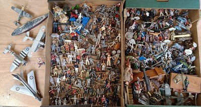Lot 579a - A collection of soldier figures, mostly...