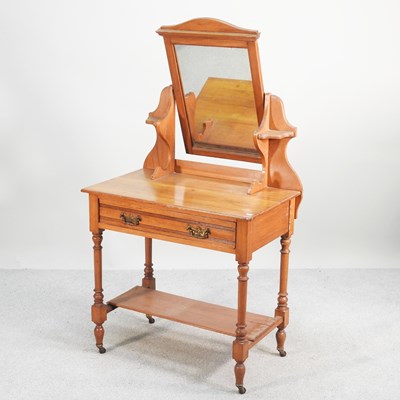 Lot 678 - An Edwardian satin walnut dressing table