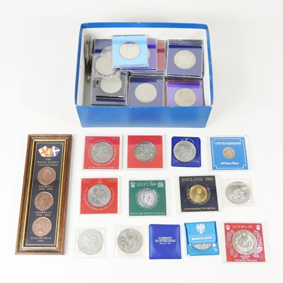 Lot 642 - A collection of coins, to include proof crowns,...